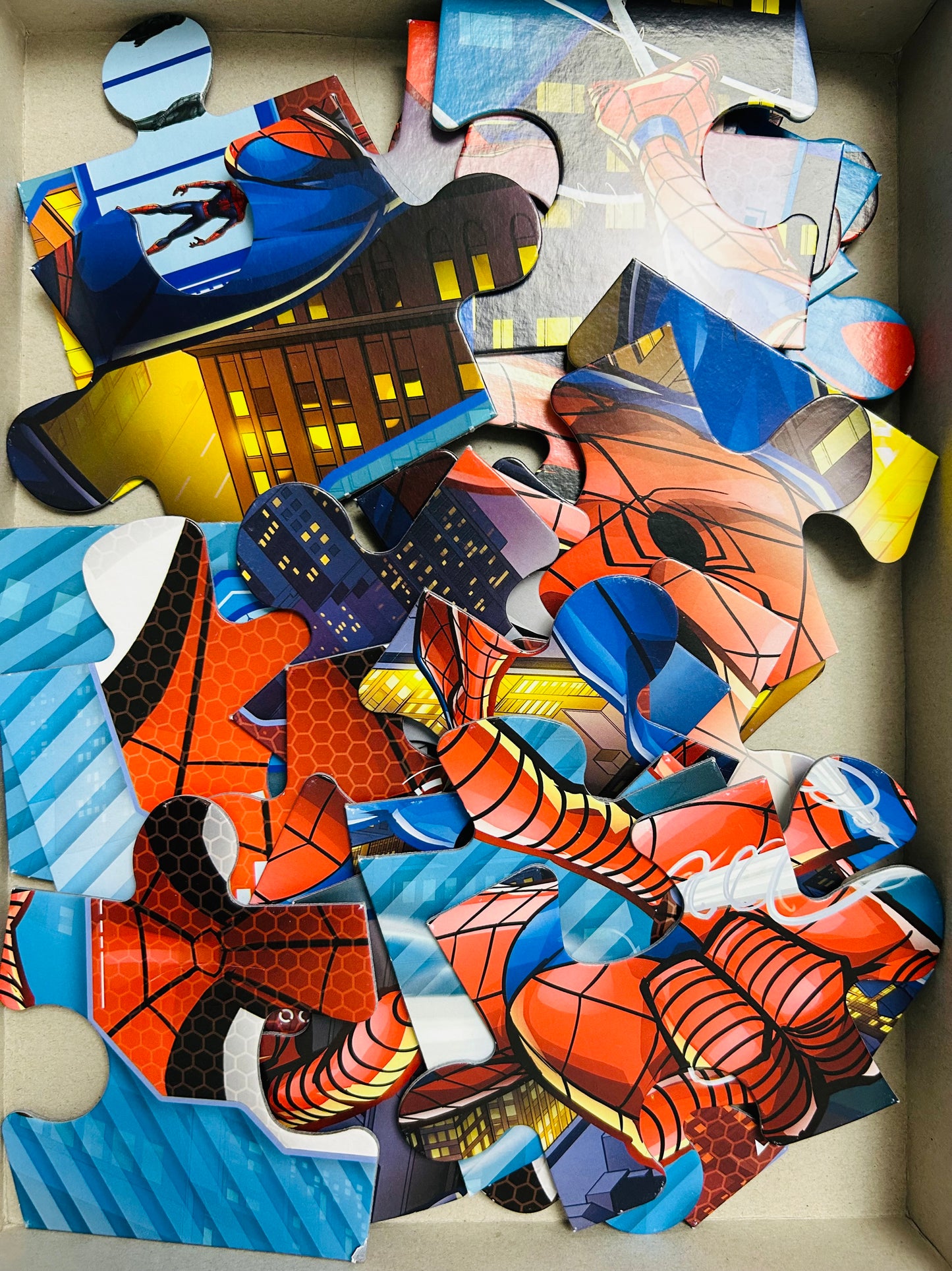 Clementoni Spider Man puzzle - 24 pieces